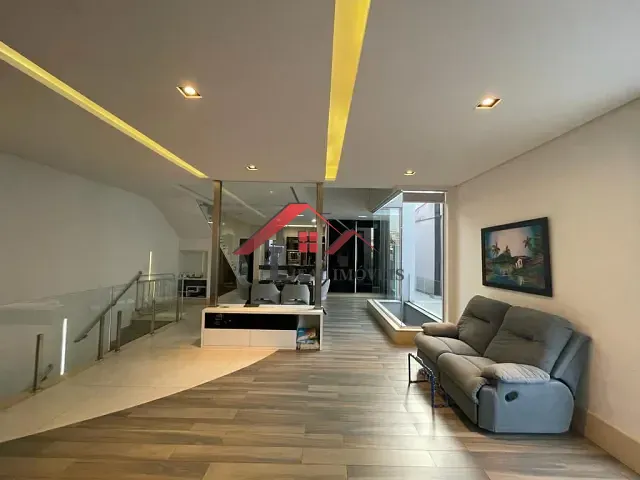 Sobrado com 250m² 4 quartos e 5 banheiros, à venda, no bairro Vila Vitória em Santo André