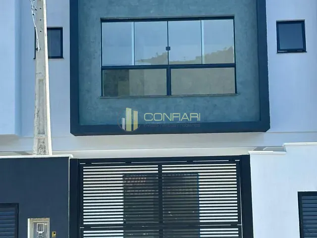 Sobrado 2 quartos e 2 banheiros, à venda, no bairro Vila Nova em Porto Belo