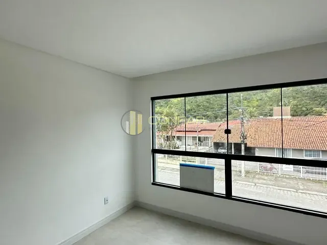 Sobrado 2 quartos e 2 banheiros, à venda, no bairro Vila Nova em Porto Belo