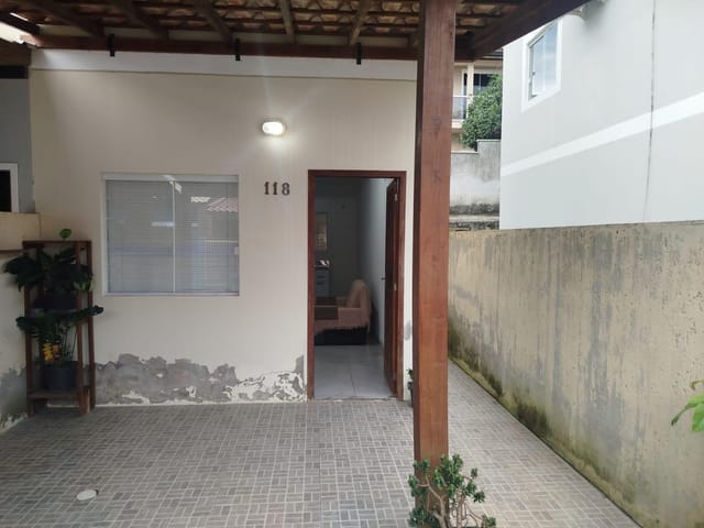 Casa com 63m² 2 quartos e 2 banheiros, para alugar, no bairro São João do Rio Vermelho em Florianópolis