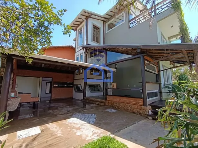 Sobrado com 365m² 3 quartos e 5 banheiros, à venda, no bairro Pontal de Santa Marina em Caraguatatuba