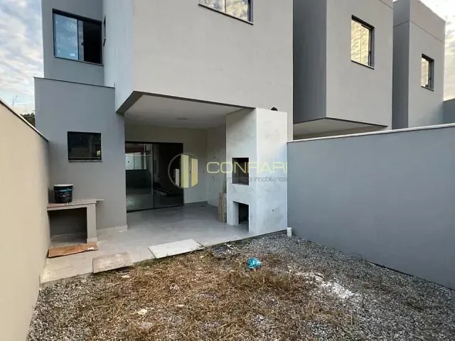 Sobrado 3 quartos e 2 banheiros, à venda, no bairro Alto São Bento em Itapema