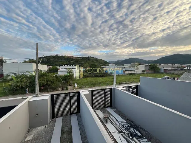 Sobrado 3 quartos e 2 banheiros, à venda, no bairro Alto São Bento em Itapema