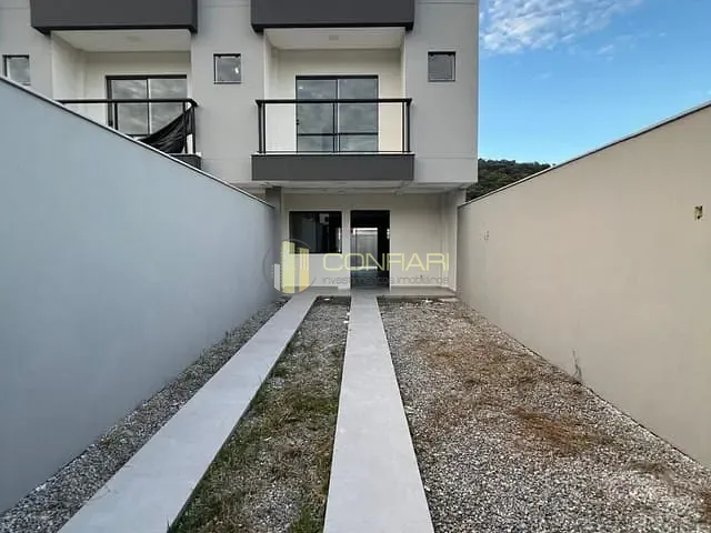 Sobrado 3 quartos e 2 banheiros, à venda, no bairro Alto São Bento em Itapema
