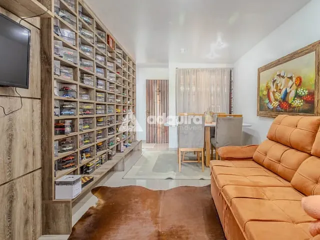 Sobrado com 400m² 5 quartos e 5 banheiros, à venda, no bairro Uvaranas em Ponta Grossa