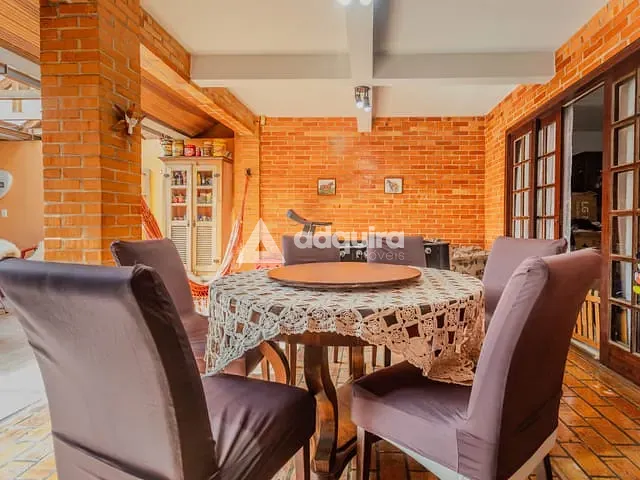 Sobrado com 400m² 5 quartos e 5 banheiros, à venda, no bairro Uvaranas em Ponta Grossa