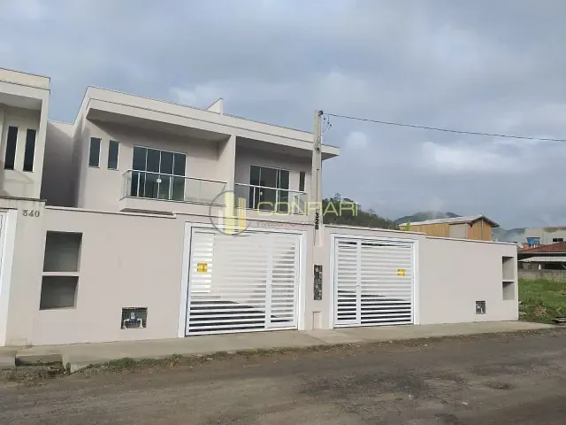 Sobrado 3 quartos e 2 banheiros, à venda, no bairro Alto São Bento em Itapema