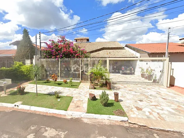 Sobrado com 485m² 3 quartos e 1 banheiro, à venda, no bairro Carandá Bosque em Campo Grande