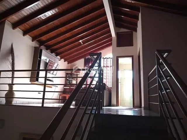Sobrado com 485m² 3 quartos e 1 banheiro, à venda, no bairro Carandá Bosque em Campo Grande