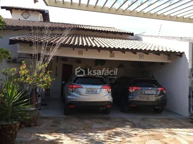 Sobrado com 485m² 3 quartos e 1 banheiro, à venda, no bairro Carandá Bosque em Campo Grande