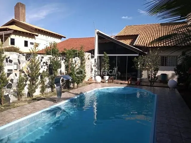 Sobrado com 485m² 3 quartos e 1 banheiro, à venda, no bairro Carandá Bosque em Campo Grande