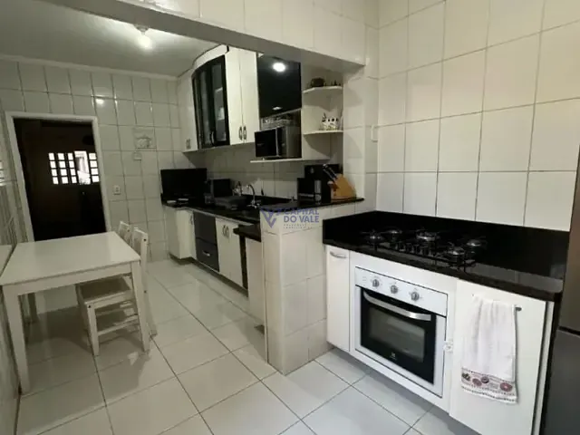 Sobrado com 150m² 3 quartos e 1 banheiro, à venda, no bairro Jardim Uirá em São José dos Campos