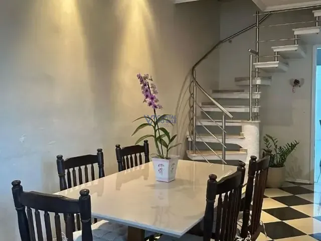 Sobrado com 150m² 3 quartos e 1 banheiro, à venda, no bairro Jardim Uirá em São José dos Campos