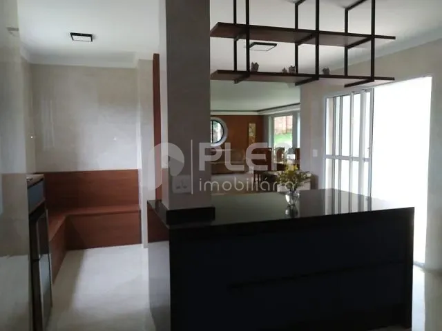 Casa com 2000m² 5 quartos e 6 banheiros, à venda, no bairro Caraguatá em Mairiporã