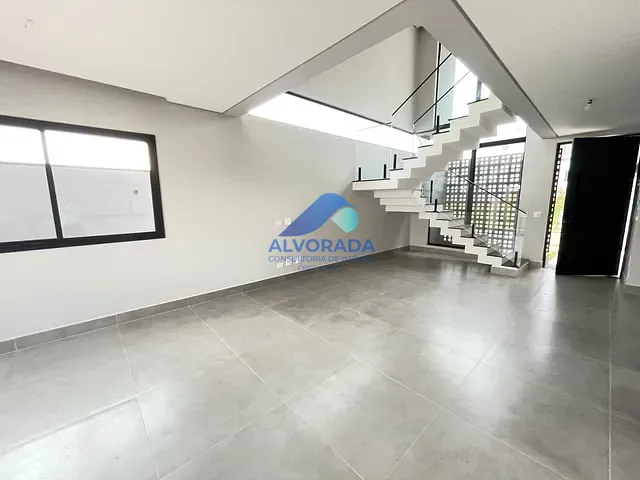 Sobrado com 250m² 3 quartos e 2 banheiros, à venda, no bairro Bairro da Floresta em São José dos Campos