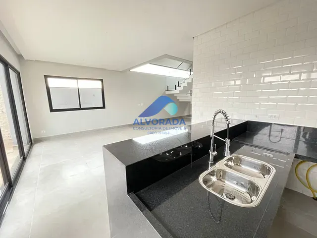 Sobrado com 250m² 3 quartos e 2 banheiros, à venda, no bairro Bairro da Floresta em São José dos Campos
