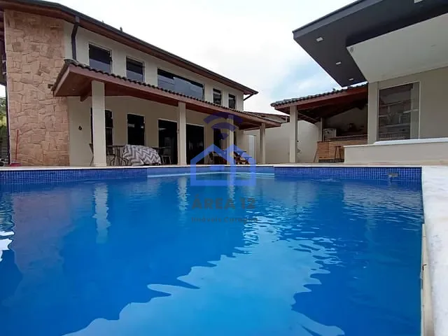Sobrado com 465m² 3 quartos e 5 banheiros, à venda, no bairro Sumaré em Caraguatatuba