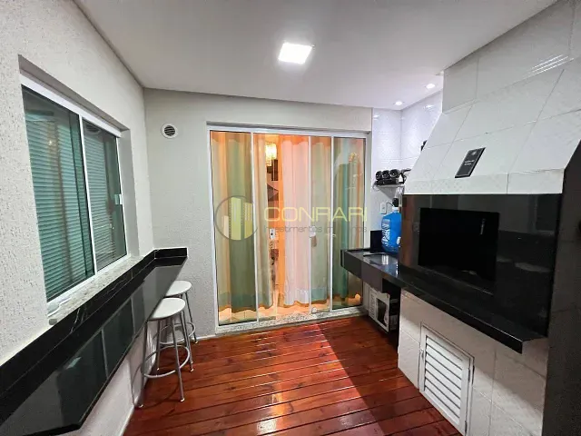 Sobrado 3 quartos e 4 banheiros, à venda, no bairro Meia Praia em Itapema