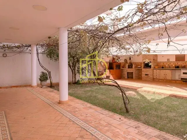 Sobrado com 374m² 4 quartos e 6 banheiros, à venda, no bairro Aparecidinha em Sorocaba