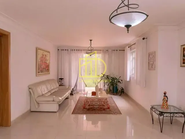 Sobrado com 374m² 4 quartos e 6 banheiros, à venda, no bairro Aparecidinha em Sorocaba