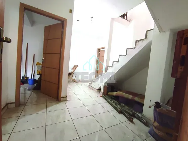 Sobrado com 180m², à venda, no bairro Jardim Santa Clara em Taubaté