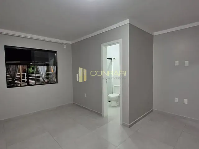 Sobrado 2 quartos e 3 banheiros, para alugar, no bairro morretes em Itapema