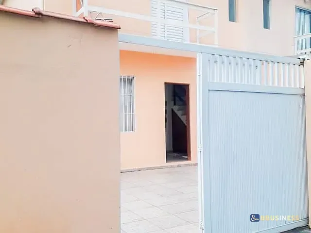 Sobrado 3 quartos e 2 banheiros, à venda, no bairro Centro em Bertioga