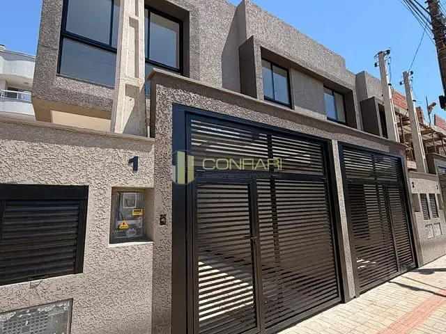 Sobrado 2 quartos e 3 banheiros, à venda, no bairro bombas em Bombinhas