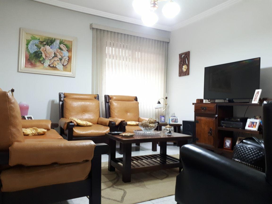 Imóvel à venda com 3 casas no terreno , terreno medindo 6 m² x 30 m², área de construção 311M², Nova Gerty, São Caetano do Sul - SP
