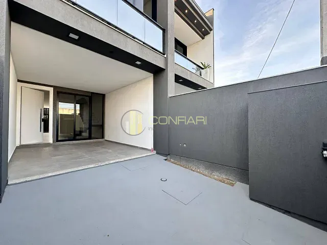 Sobrado 3 quartos e 2 banheiros, à venda, no bairro morretes em Itapema