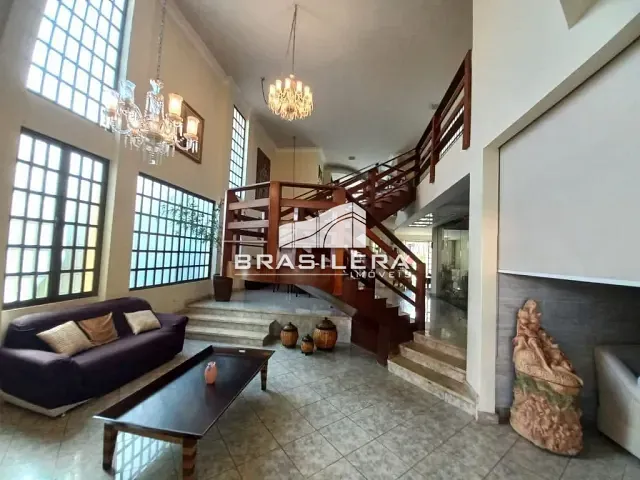 Sobrado com 530m² 4 quartos e 7 banheiros, à venda, no bairro Setor Nova Suiça em Goiânia