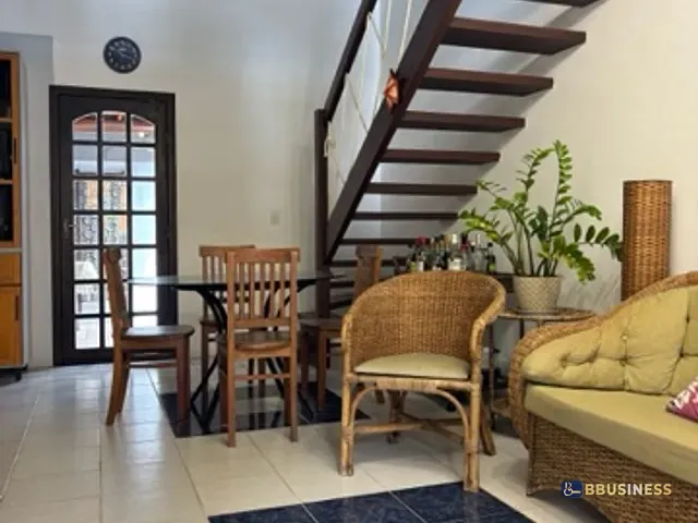 Sobrado 2 quartos e 2 banheiros, à venda, no bairro Maitinga em Bertioga