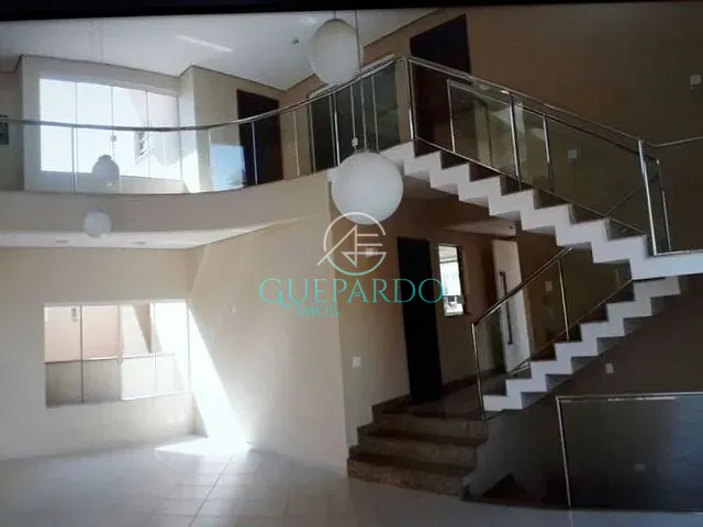 Sobrado com 300m² 3 quartos e 5 banheiros, à venda, no bairro Esperança em Londrina