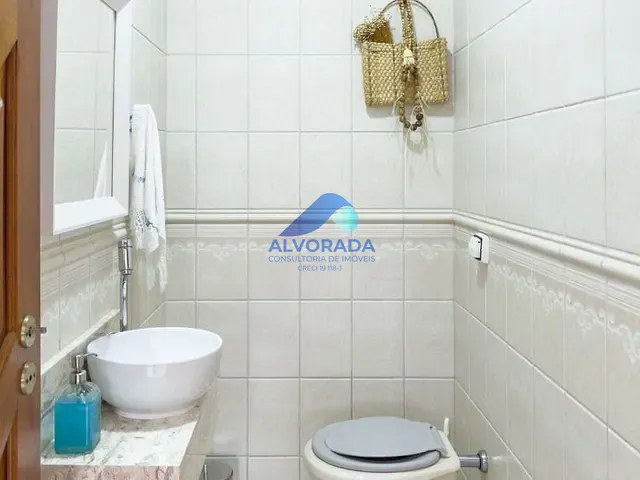 Sobrado com 595m² 3 quartos e 2 banheiros, à venda, no bairro Jardim Terras de São João em Jacareí