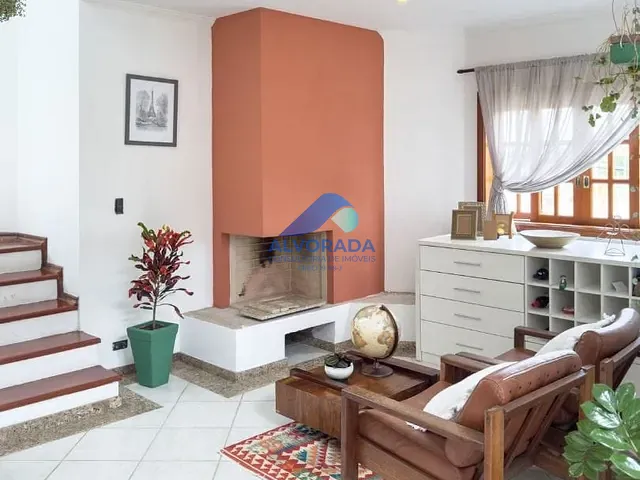 Sobrado com 595m² 3 quartos e 2 banheiros, à venda, no bairro Jardim Terras de São João em Jacareí