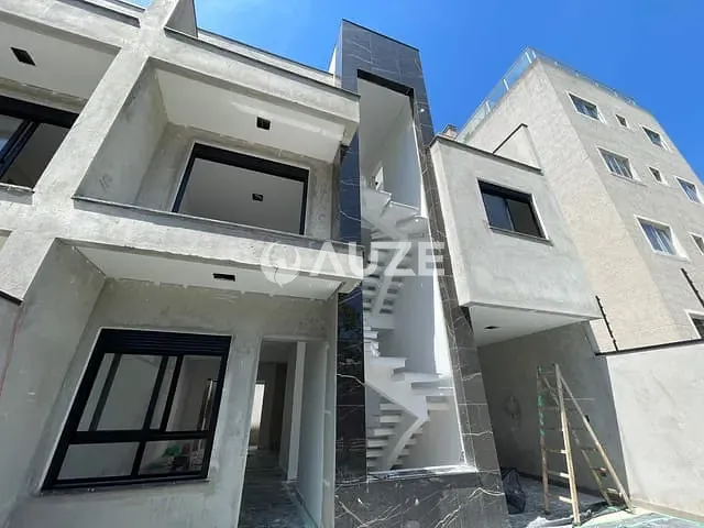 Sobrado 3 quartos e 5 banheiros, à venda, no bairro Água Verde em Curitiba
