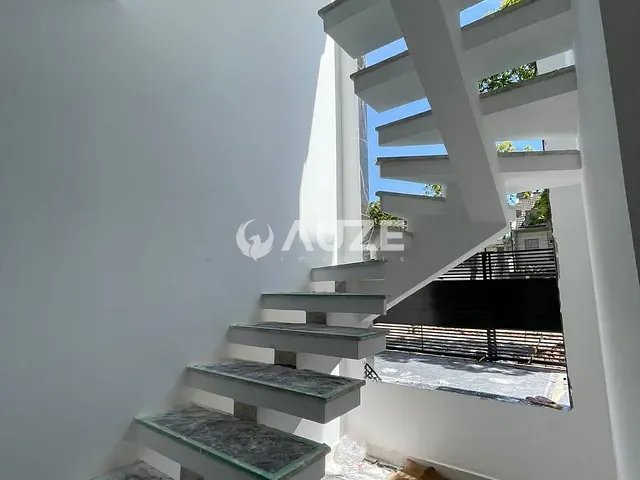 Sobrado 3 quartos e 5 banheiros, à venda, no bairro Água Verde em Curitiba