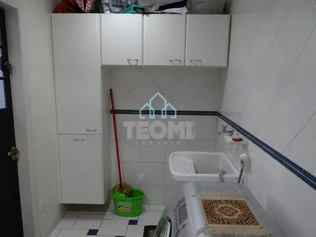 Sobrado com 171m² 3 quartos e 4 banheiros, à venda, no bairro Jardim das Bandeiras em Taubaté
