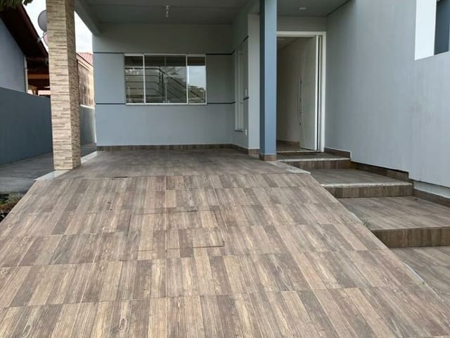 Casa com 150m² 3 quartos e 3 banheiros, para alugar, no bairro Carianos em Florianópolis
