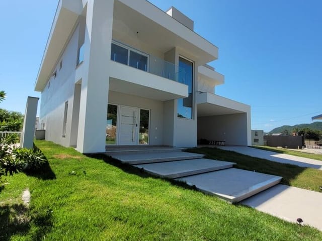 Sobrado com 452m² 4 quartos e 4 banheiros, à venda, no bairro Ingleses do Rio Vermelho em Florianópolis