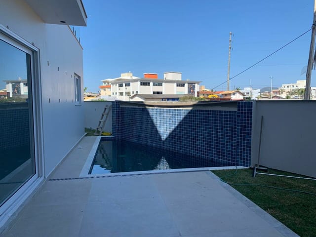 Sobrado com 452m² 4 quartos e 4 banheiros, à venda, no bairro Ingleses do Rio Vermelho em Florianópolis
