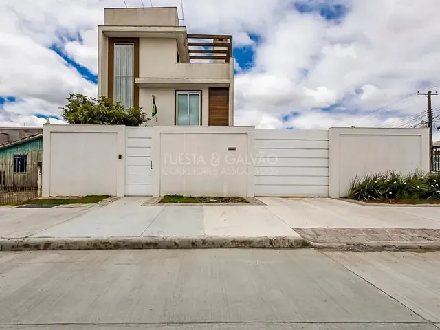 Sobrado com 212m² 3 quartos e 4 banheiros, à venda, no bairro Hauer em Curitiba