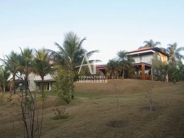 Sobrado com 5000m², à venda, no bairro Chácaras Cataguá em Taubaté