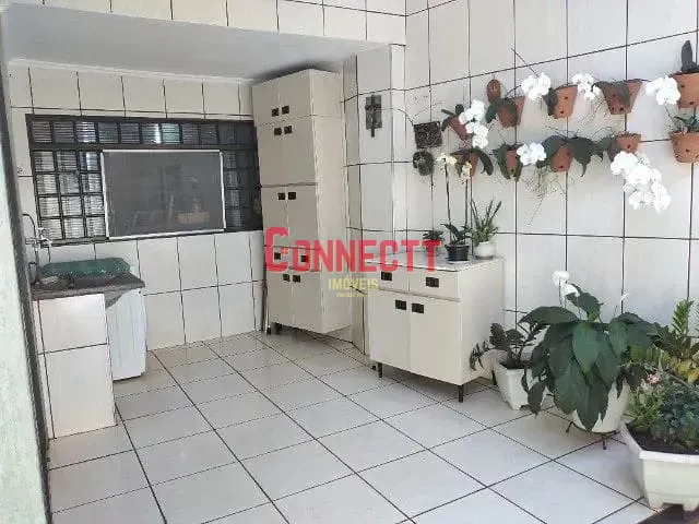 Sobrado com 218m² 5 quartos e 3 banheiros, à venda, no bairro Campos Elísios em Ribeirão Preto