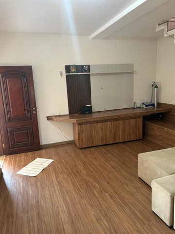 Sobrado com 450m² 6 quartos e 5 banheiros, à venda ou para alugar, no bairro Centro em Bertioga