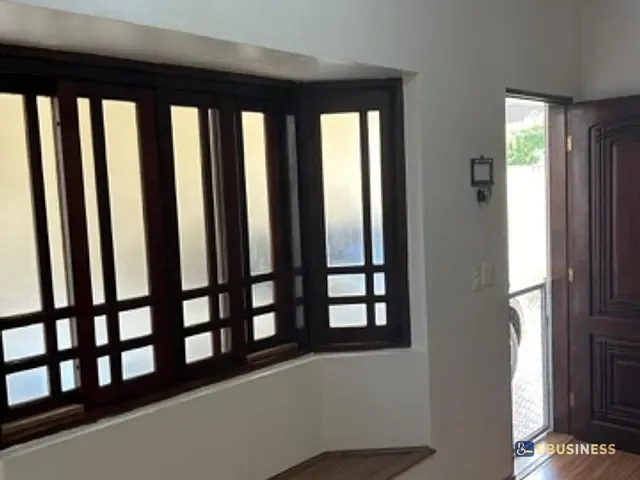 Sobrado com 450m² 6 quartos e 5 banheiros, à venda ou para alugar, no bairro Centro em Bertioga