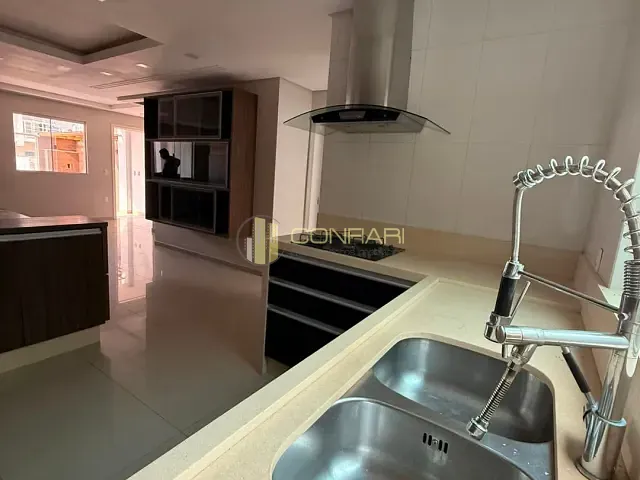 Sobrado com 234m² 3 quartos e 3 banheiros, à venda, no bairro Várzea em Itapema