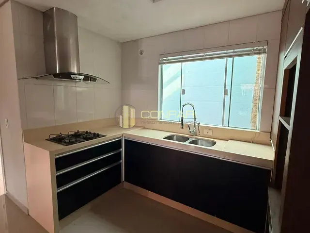 Sobrado com 234m² 3 quartos e 3 banheiros, à venda, no bairro Várzea em Itapema