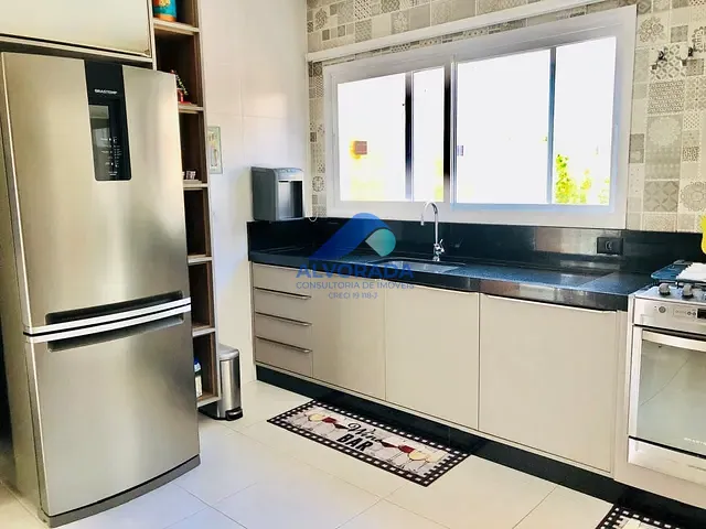 Sobrado com 253m² 4 quartos e 2 banheiros, à venda, no bairro Urbanova em São José dos Campos