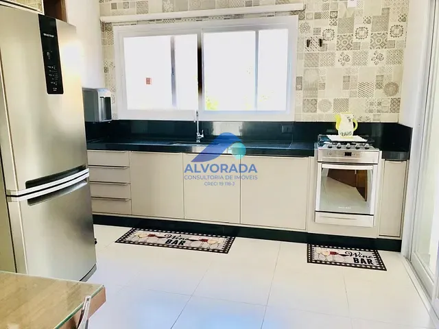 Sobrado com 253m² 4 quartos e 2 banheiros, à venda, no bairro Urbanova em São José dos Campos
